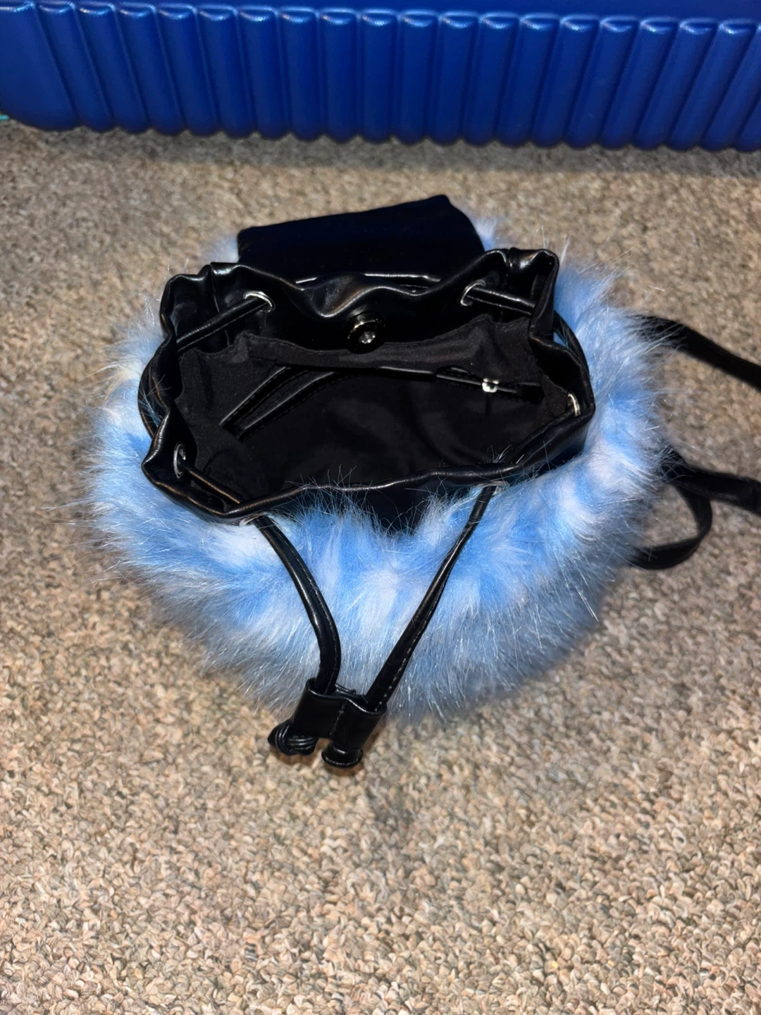 Blue Fluffy Bucket Bacpack - photo 3