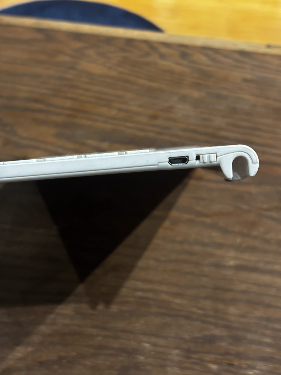 Brookstone White Wireless Keyboard - photo 4