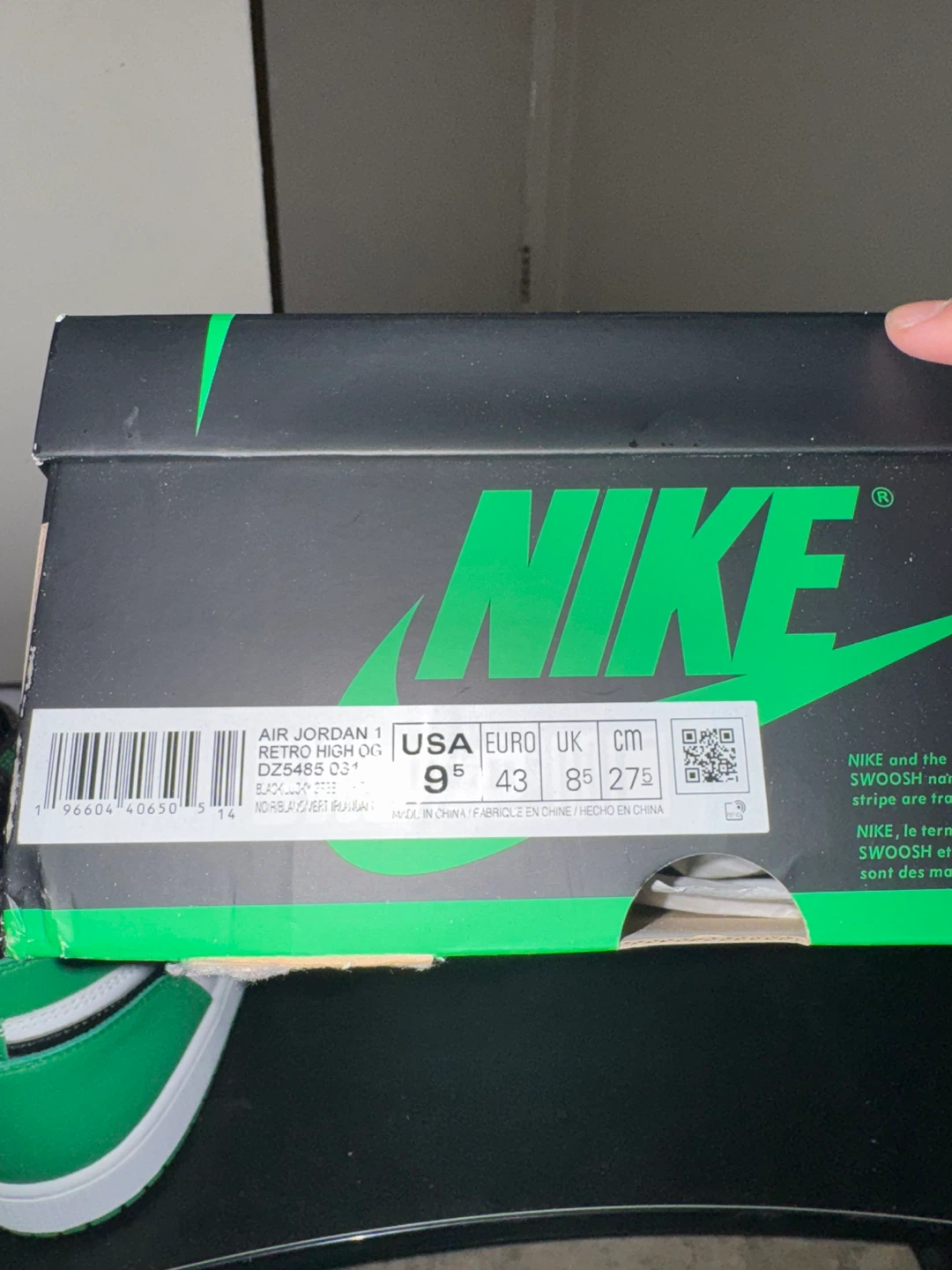 Nike Air Jordan 1 Retro High OG "Lucky Green" Size 9.5