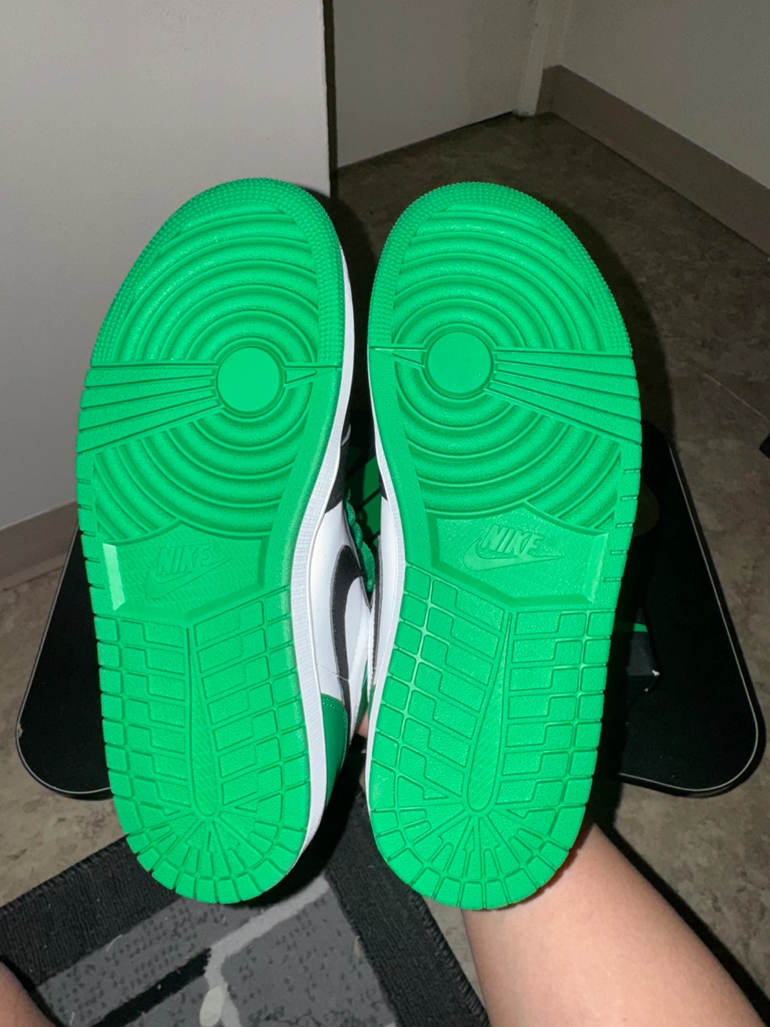 Nike Air Jordan 1 Retro High OG "Lucky Green" Size 9.5 - photo 5