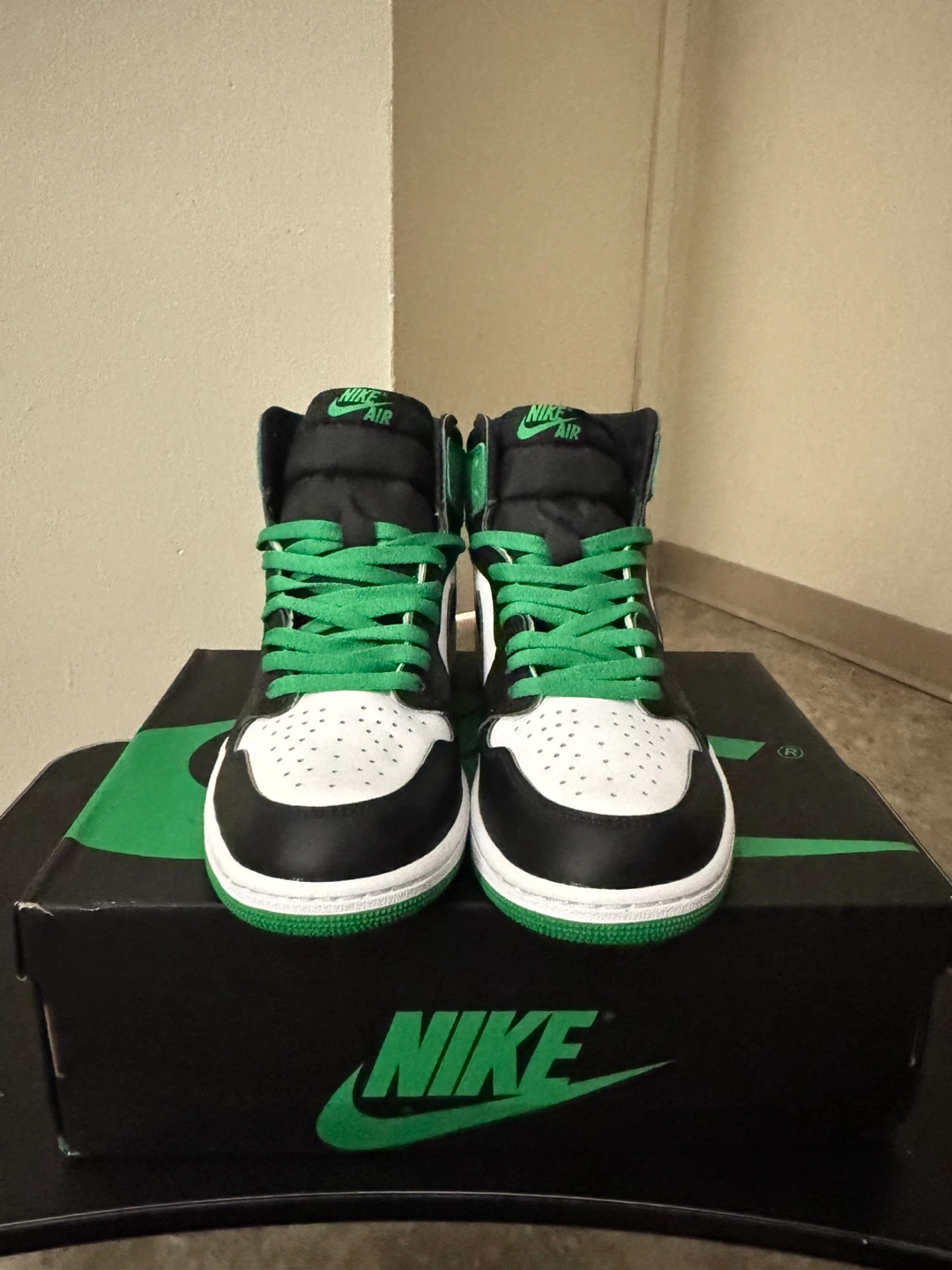 Nike Air Jordan 1 Retro High OG "Lucky Green" Size 9.5 - photo 4