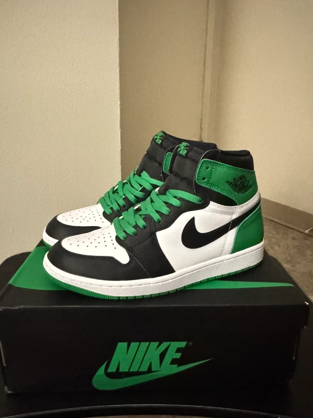 Nike Air Jordan 1 Retro High OG "Lucky Green" Size 9.5 - photo 2