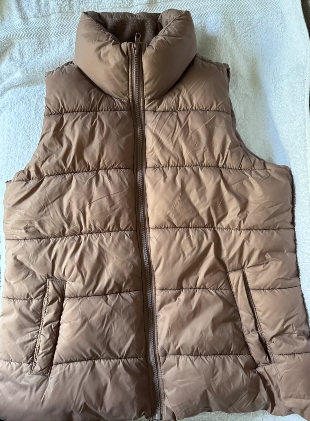 Old Navy Puffer Vest - Size M