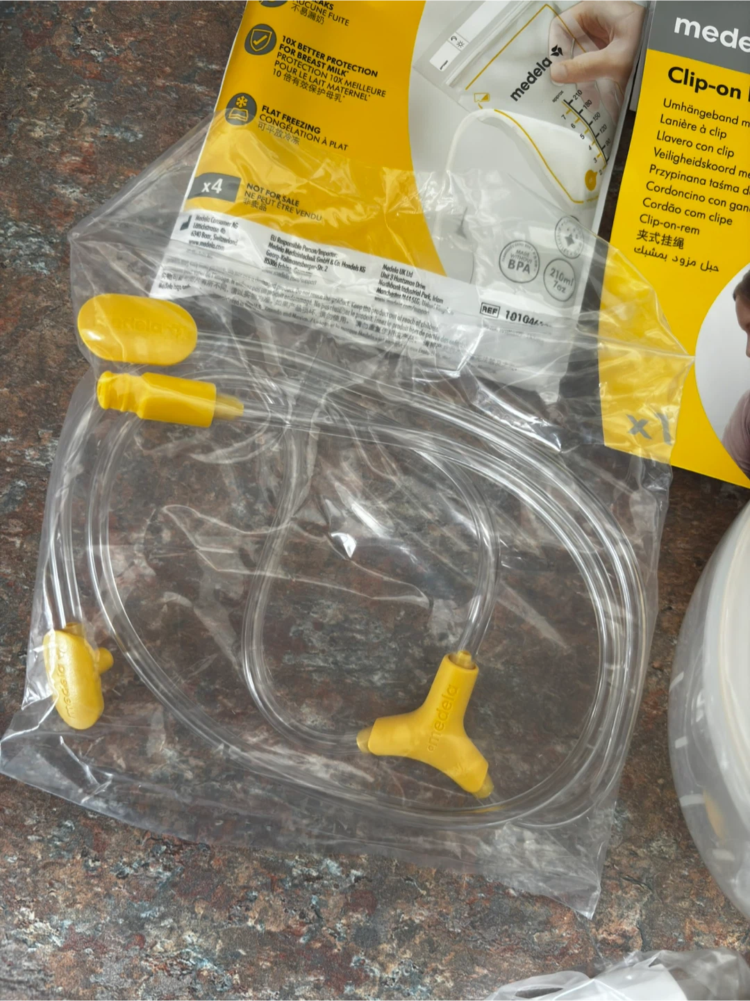 NEW medela Freestyle Double Electric Breast Pump Kit - photo 2