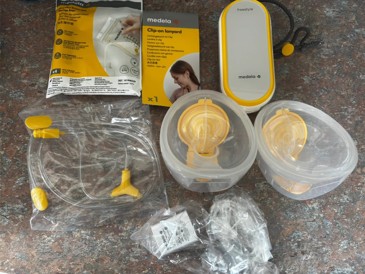 NEW medela Freestyle Double Electric Breast Pump Kit