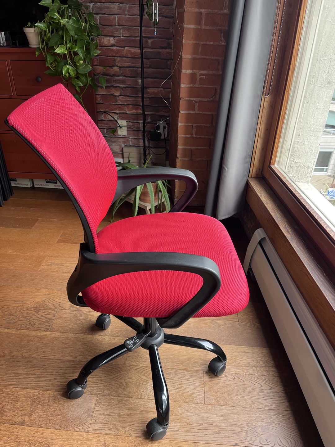 Ergonomic Mid Back Office Chair Like New • Metal Base - photo 2
