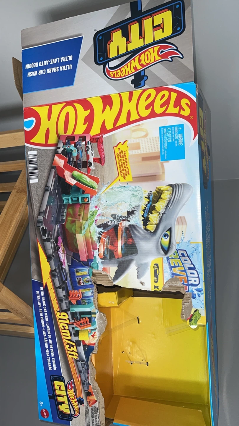 Hot Wheels City Ultra Lava Auto Car Wash Shark Attack Playset