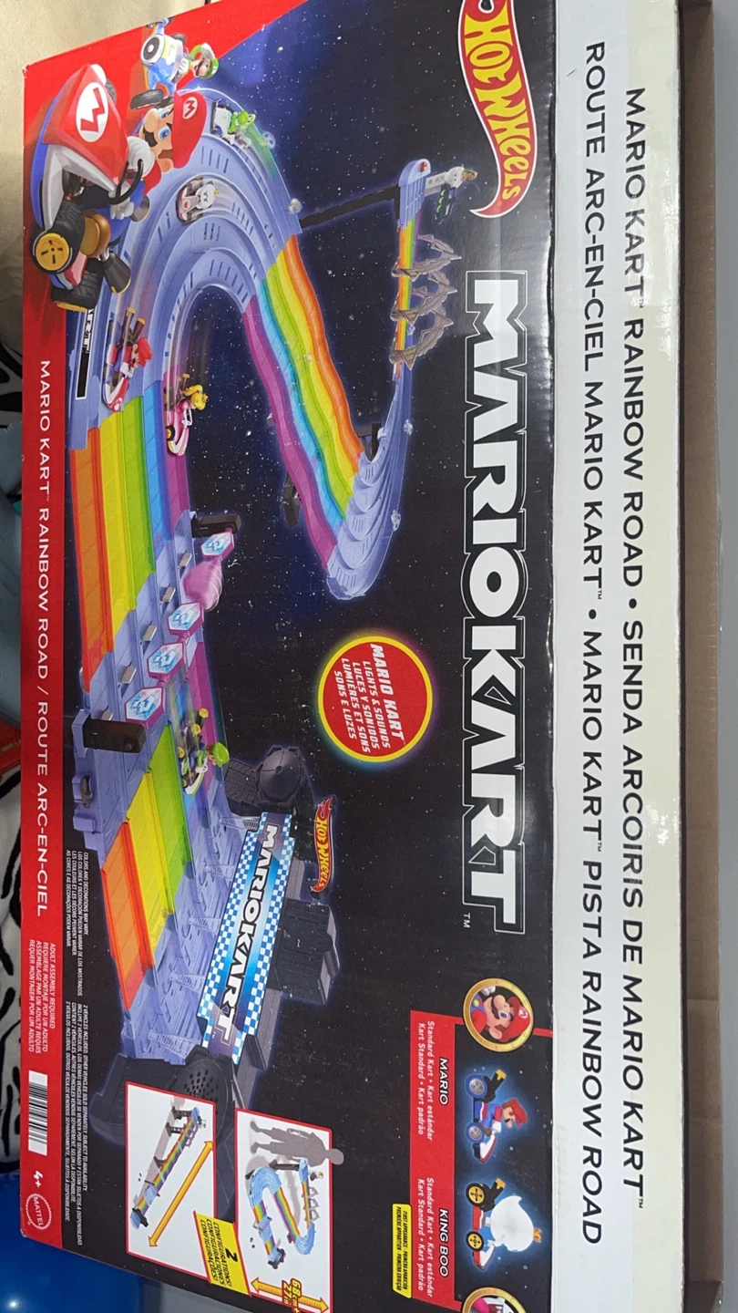 Hot Wheels Mario Kart Rainbow Road Track Set