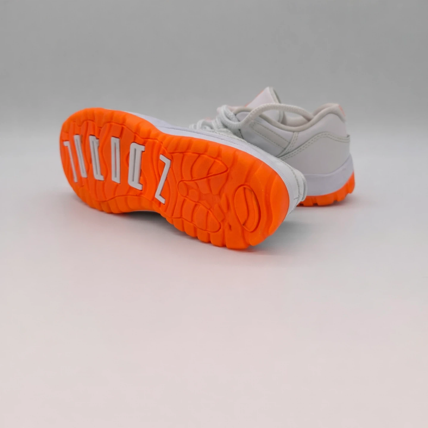 Air Jordan 11 Retro Low Kids Sneakers White Orange Size US 3Y - photo 5