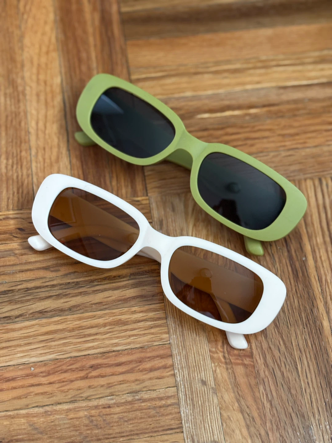 Retro Rectangular Sunglasses - Green & White