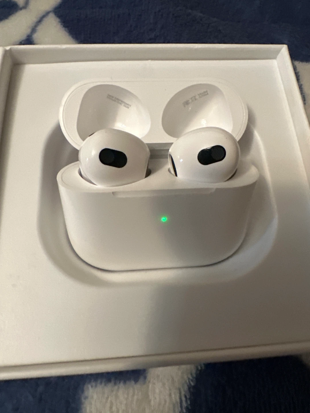 Apple AirPods 3rd Gen with MagSafe Charging Case - photo 4