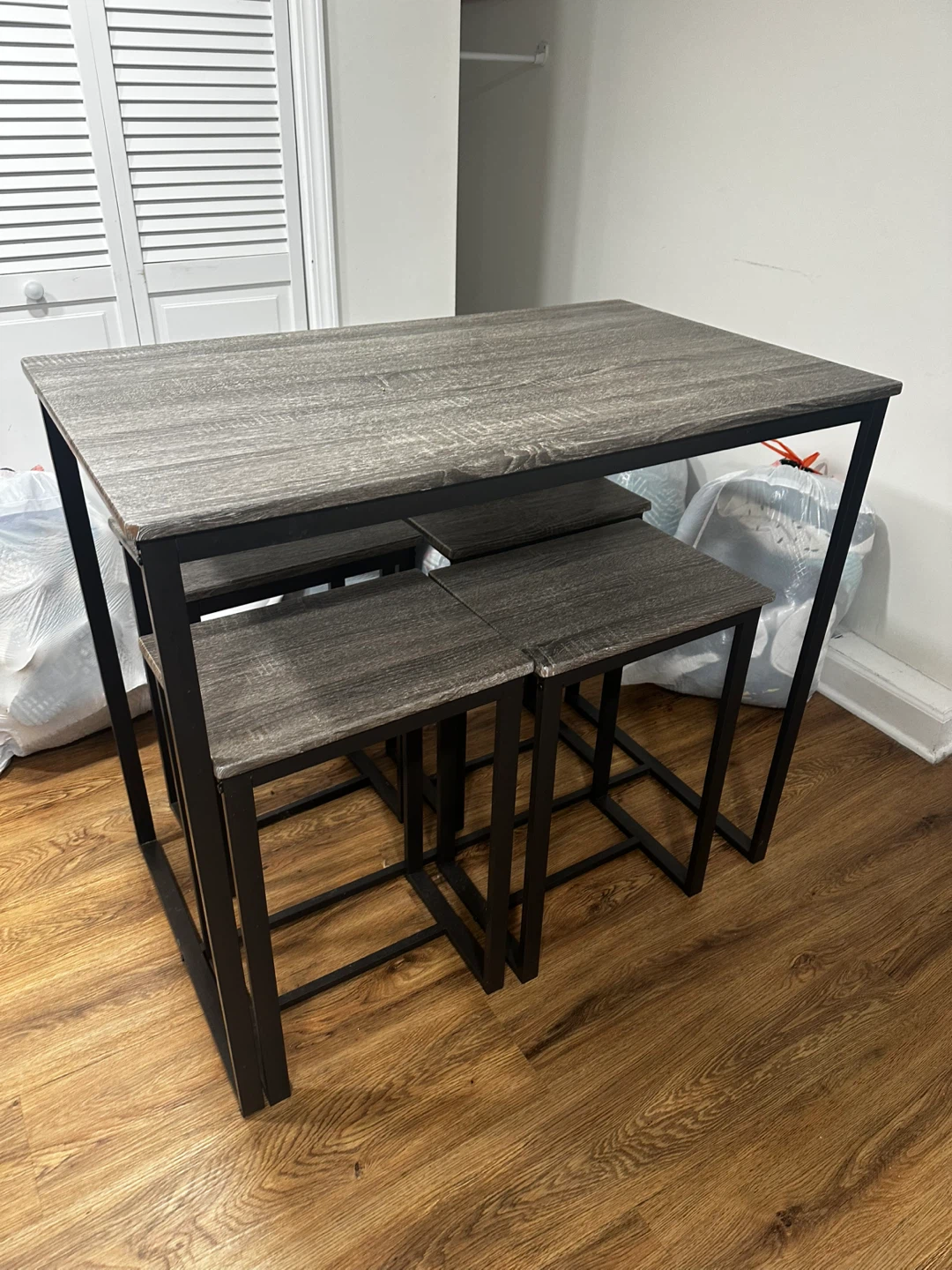 Gray Wood Grain Bar Table Set with 4 Stools