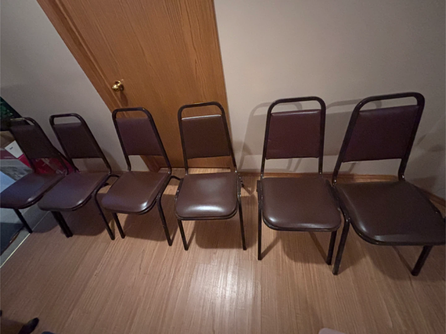 Arborite table with steel legs and 6 chairs - photo 5