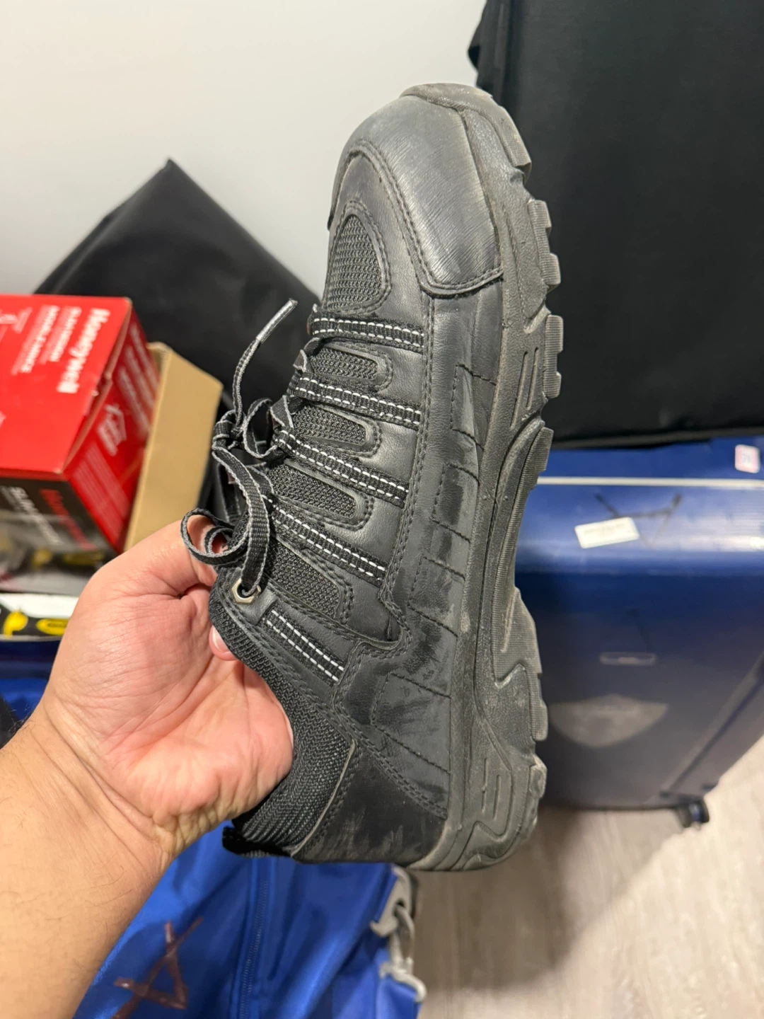 Steel toe safety shoes