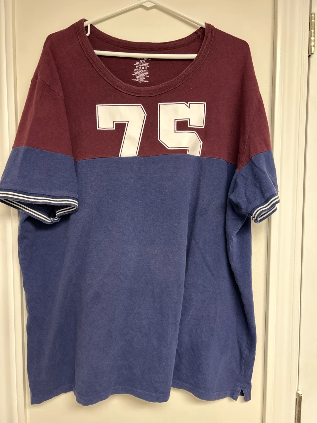 George T-Shirt Size XL - Burgundy & Blue