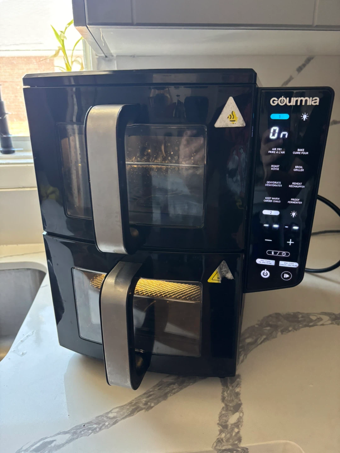 Gourmia 4-Dish Dual Basket Air Fryer 10.4L - photo 2