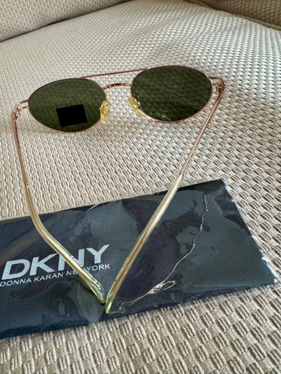 DKNY  Dk102s Vouge Sunglasses - photo 3