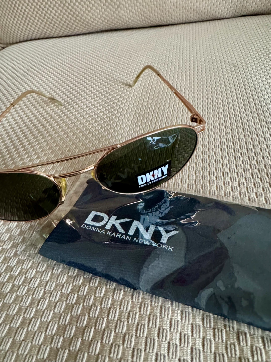 DKNY  Dk102s Vouge Sunglasses - photo 2