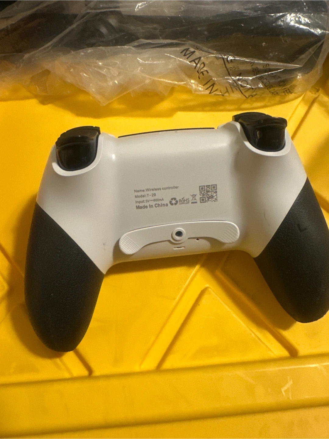 Wireless Game Controller Model T-29 White/Black - photo 3