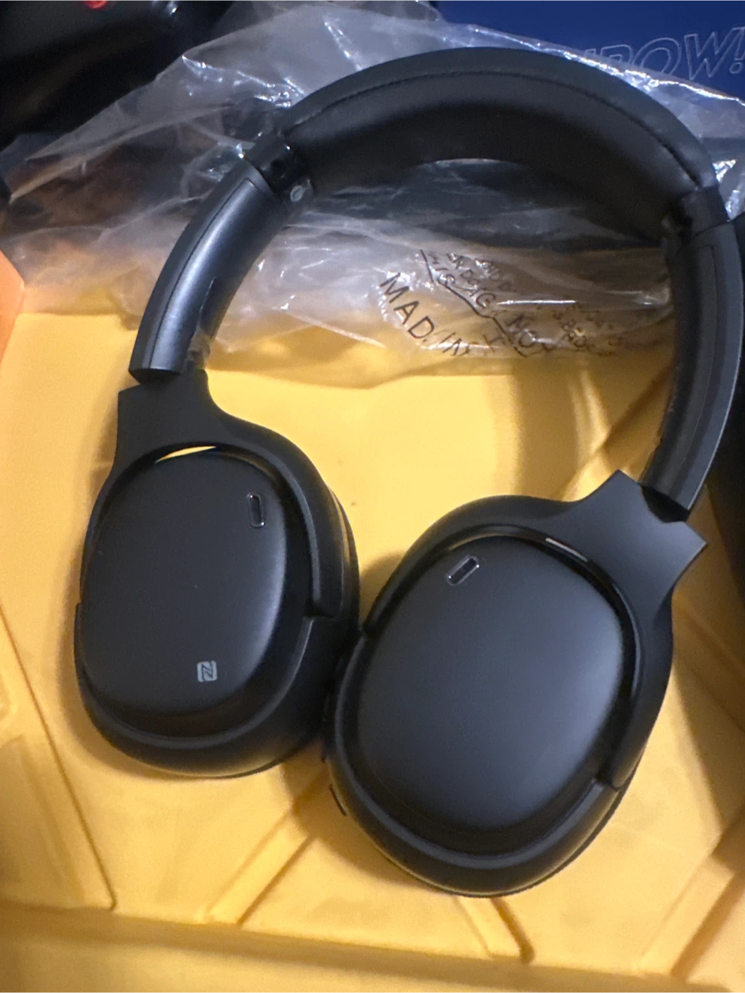 Sony WH-1000XM4 Wireless Noise Cancelling Headphones - Black - photo 2