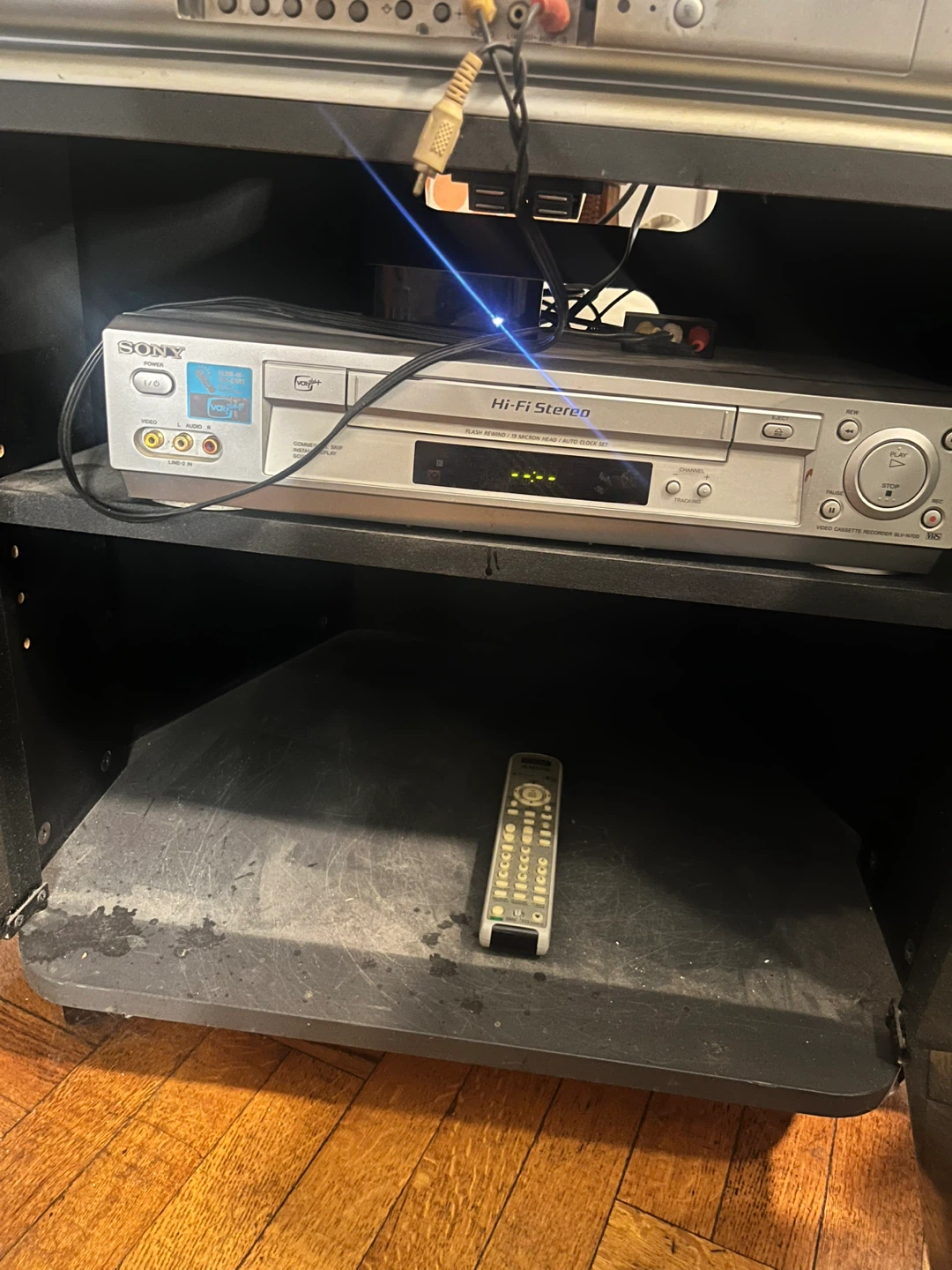 Sony Trinitron Wega CRT TV with VCR + TAPES - photo 4