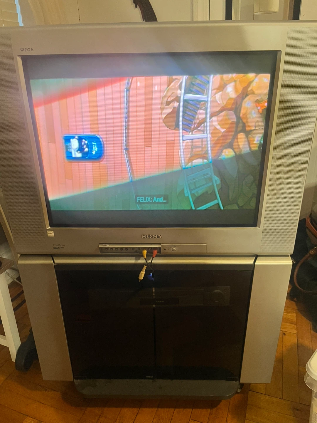 Sony Trinitron Wega CRT TV with VCR + TAPES