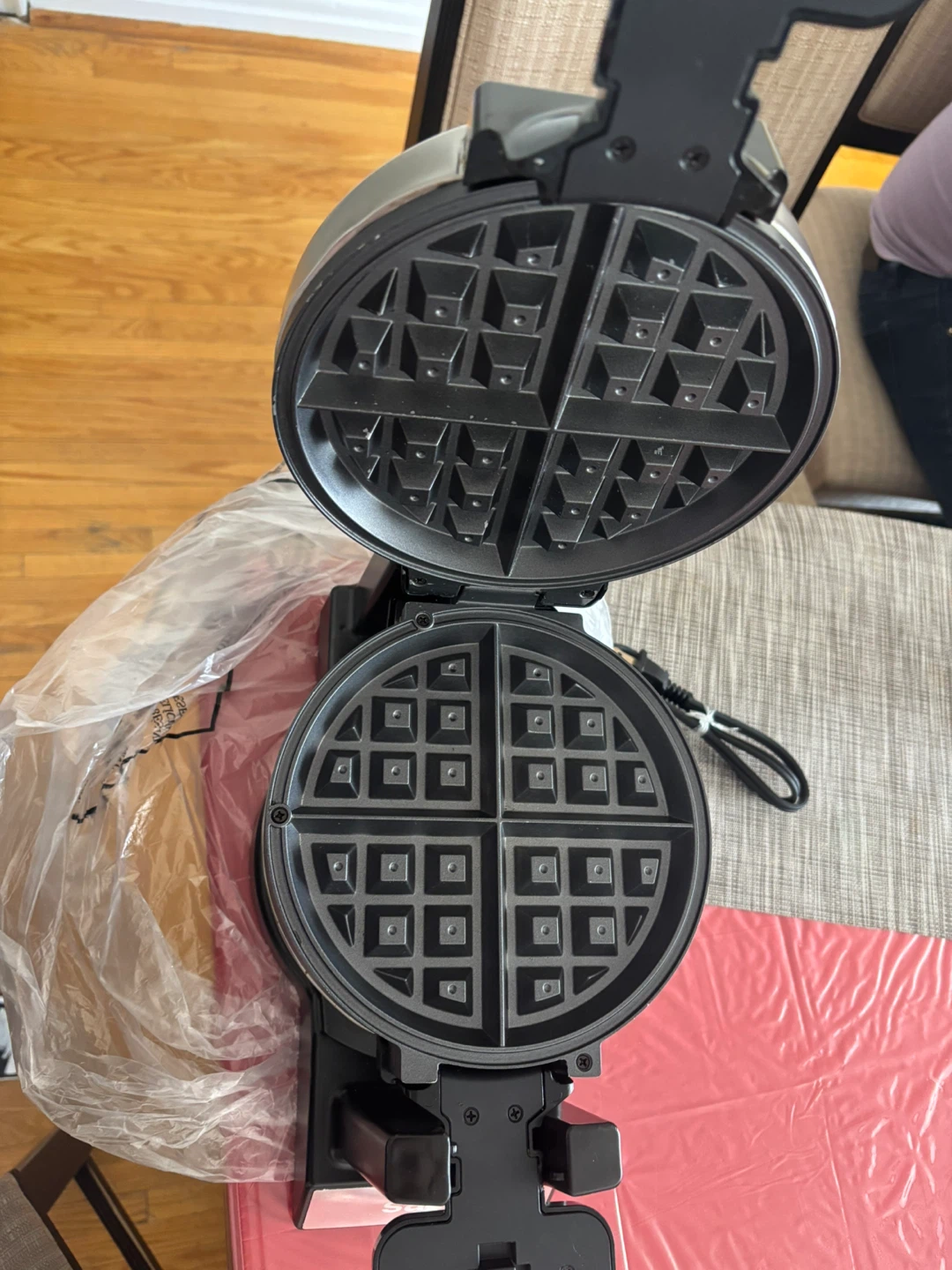 Salton Belgian Waffle Maker - photo 2