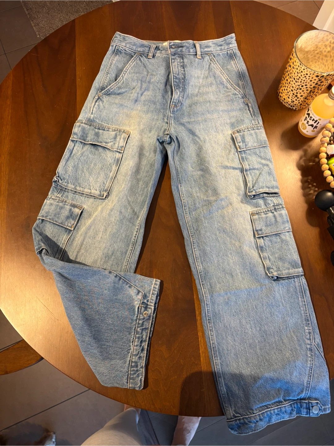 Aritzia 1990’s Style Women's Light Wash Wide Leg Cargo Jeans