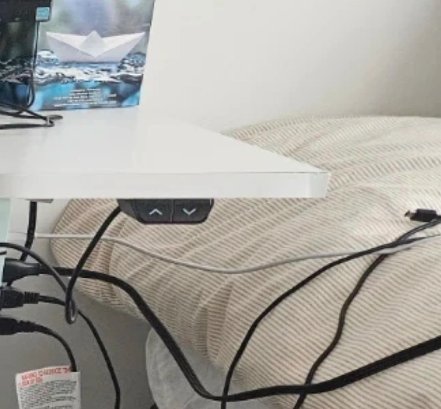 White Standing Desk with Electric Lift - photo 3