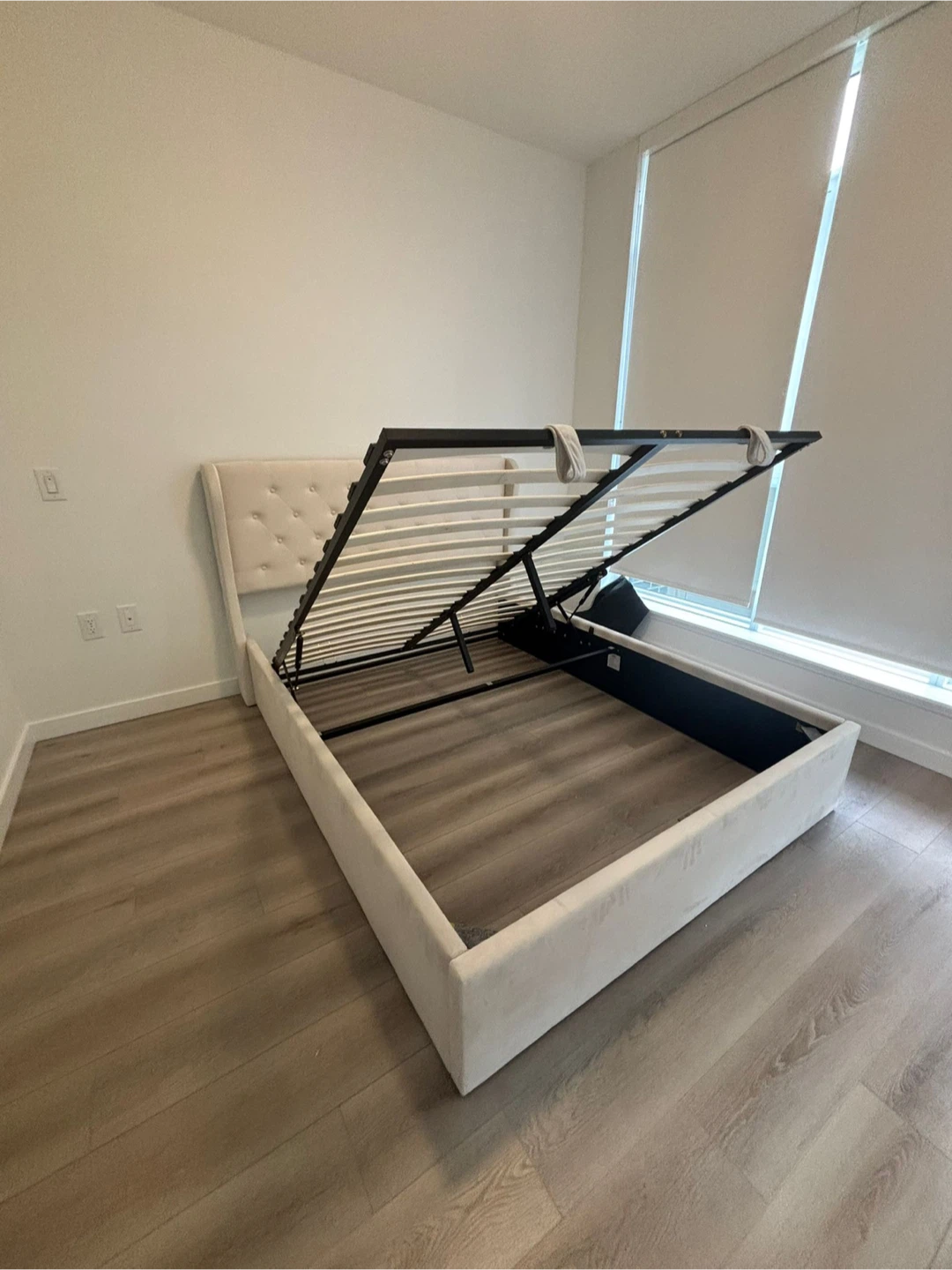 Queen Bed Frame with storage and 5 pillows - photo 3