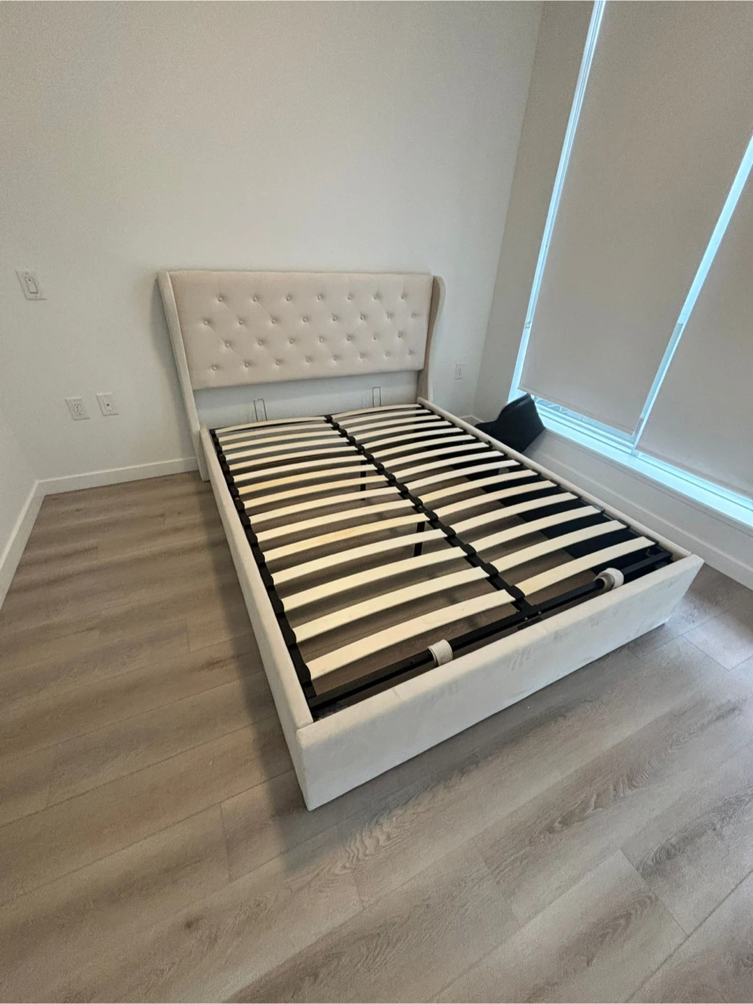 Queen Bed Frame with storage and 5 pillows - photo 2