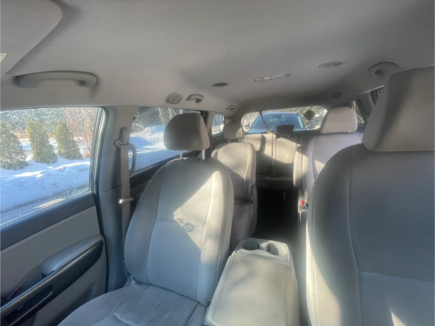 Black Kia Sedona Minivan - photo 5