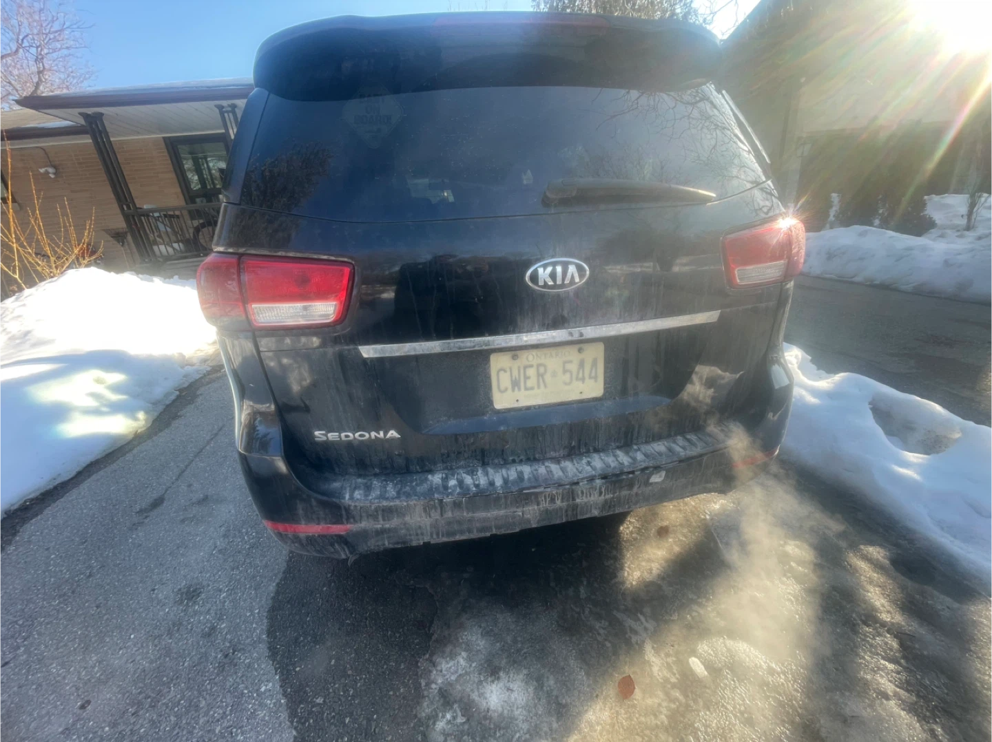 Black Kia Sedona Minivan - photo 4