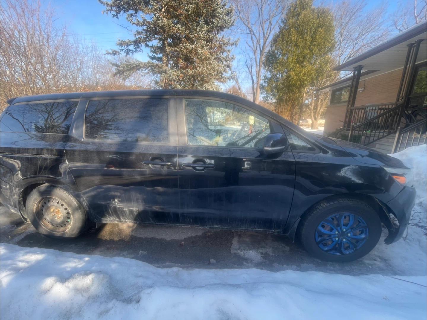 Black Kia Sedona Minivan