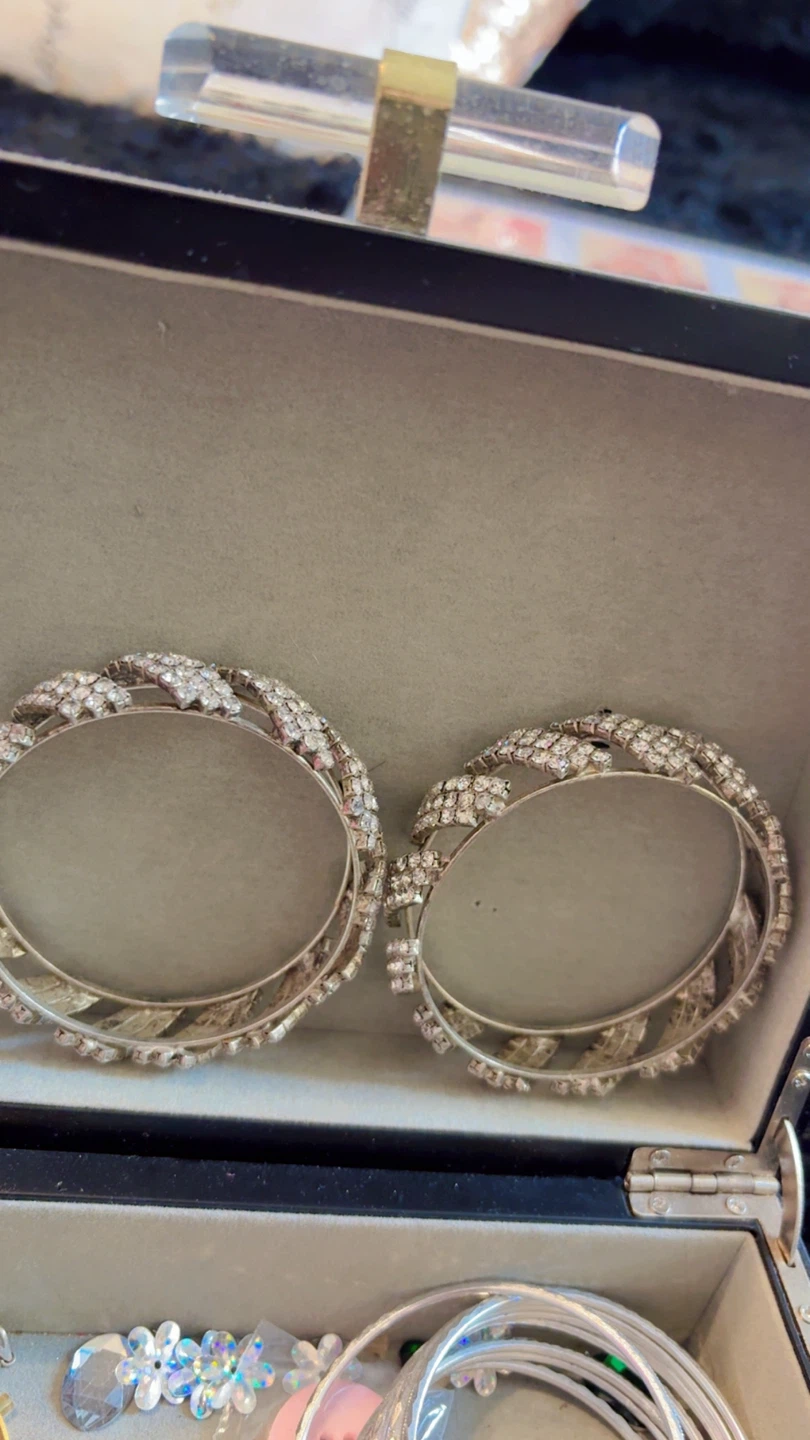 Set of 8 Silver-Tone Bangles with Diamond-Cut Pattern - photo 3