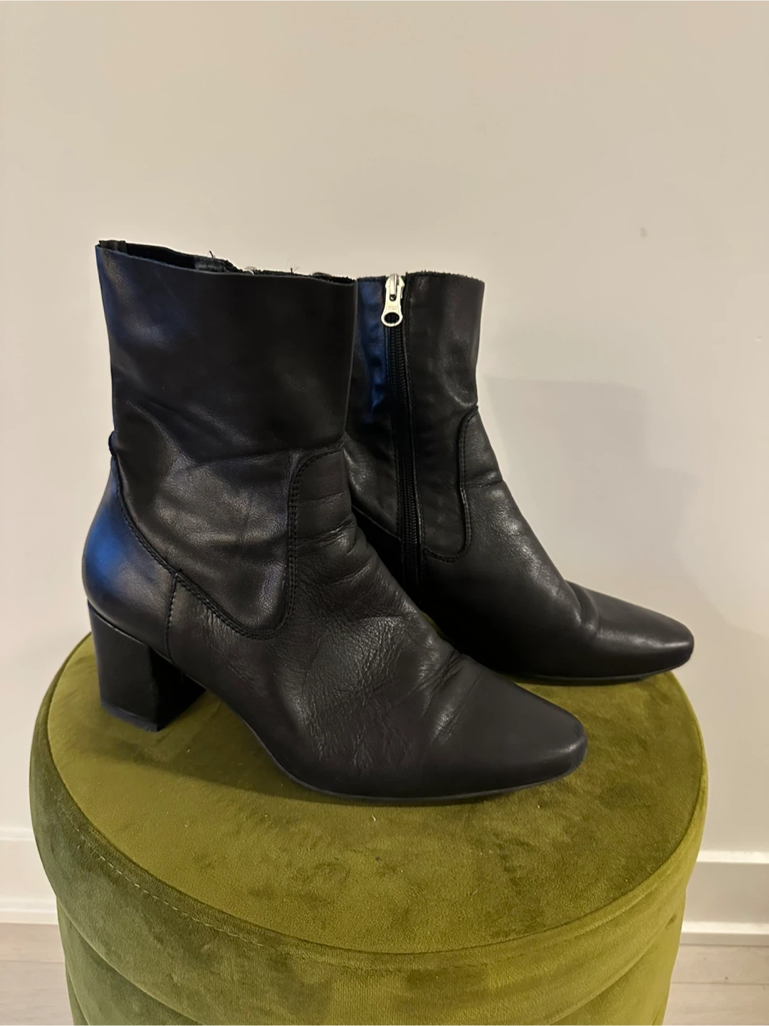L’intervalle Black Leather Ankle Boots