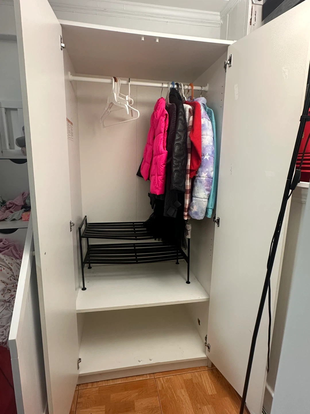 White Two-Door Wardrobe with Shoe Rack - photo 4
