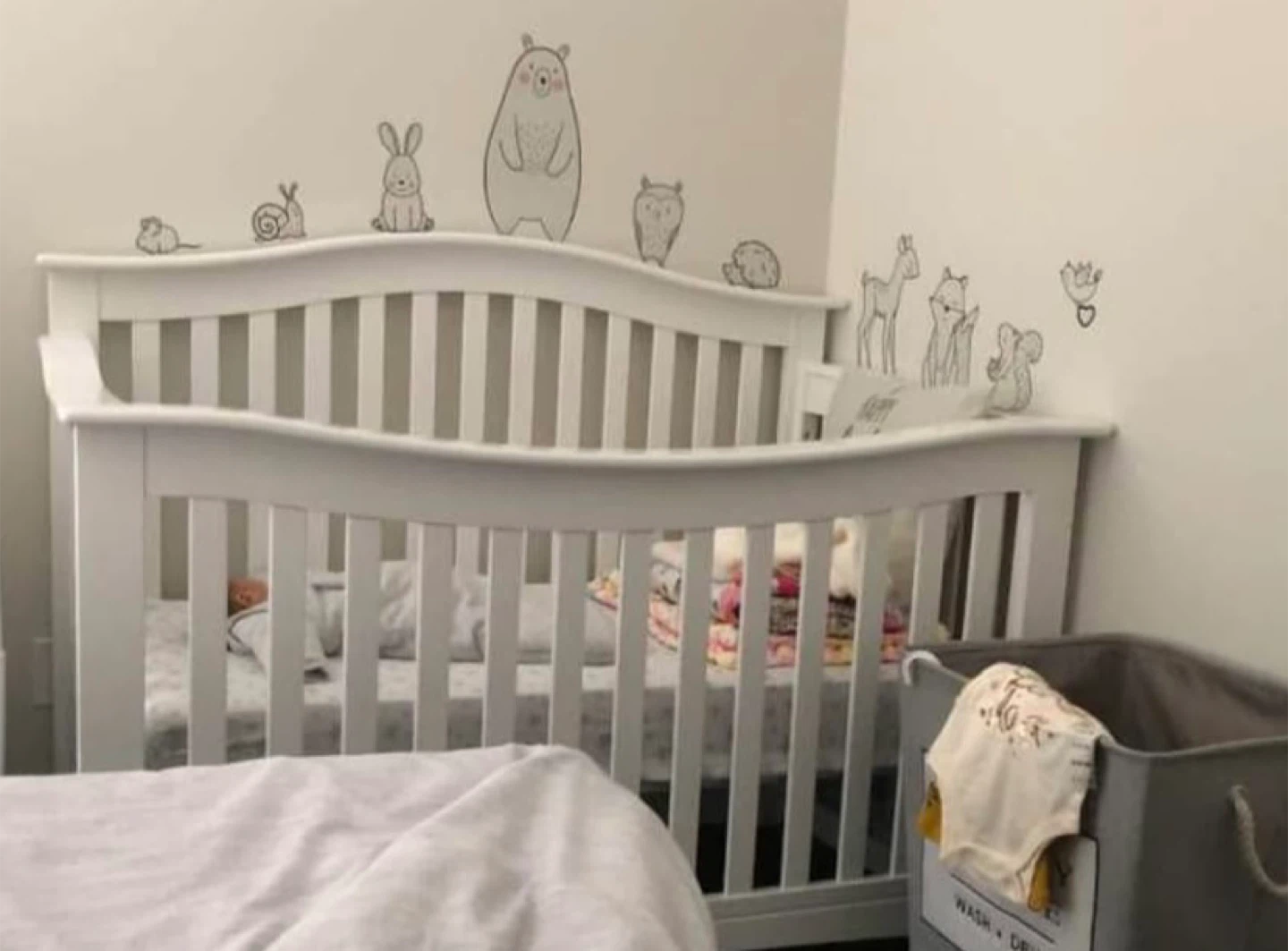 White Wooden Crib with mattress and mattress protector