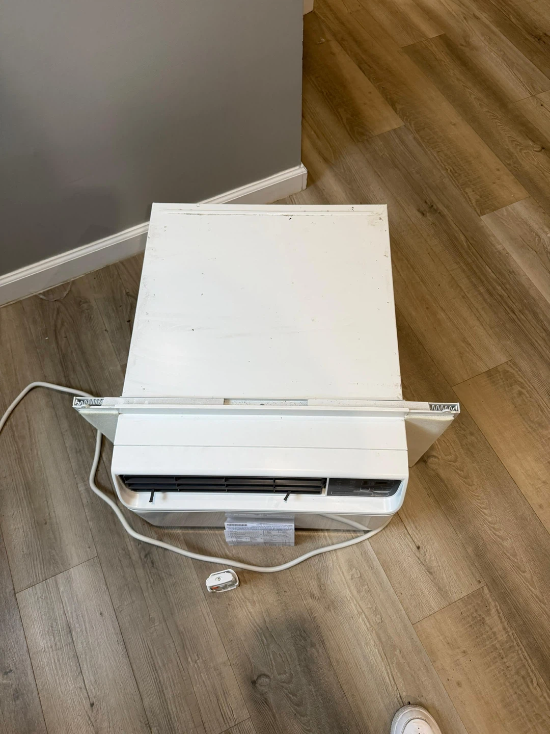 LG Window Air Conditioner with Remote - photo 4
