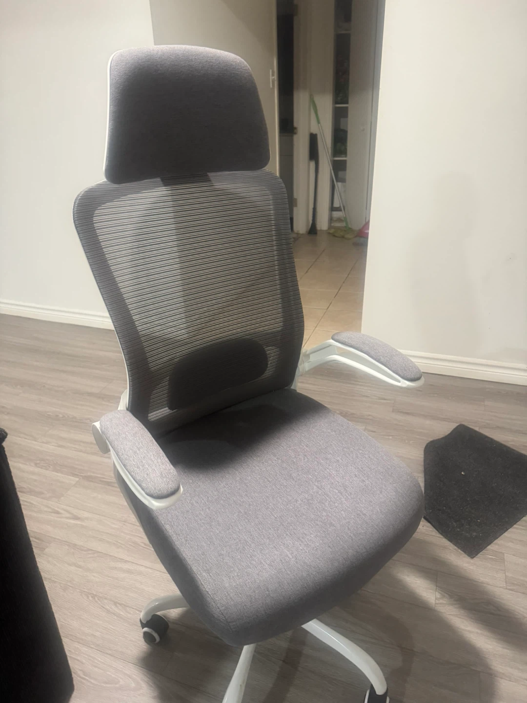 Ergonomic Mesh Office Chair - photo 2