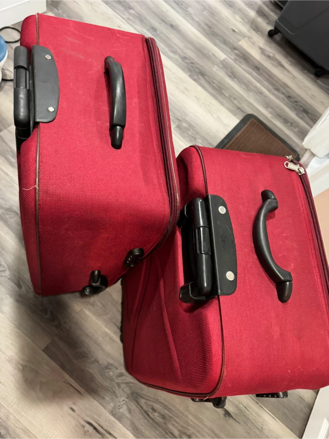 High Lite Red Suitcase Luggage Set - photo 3
