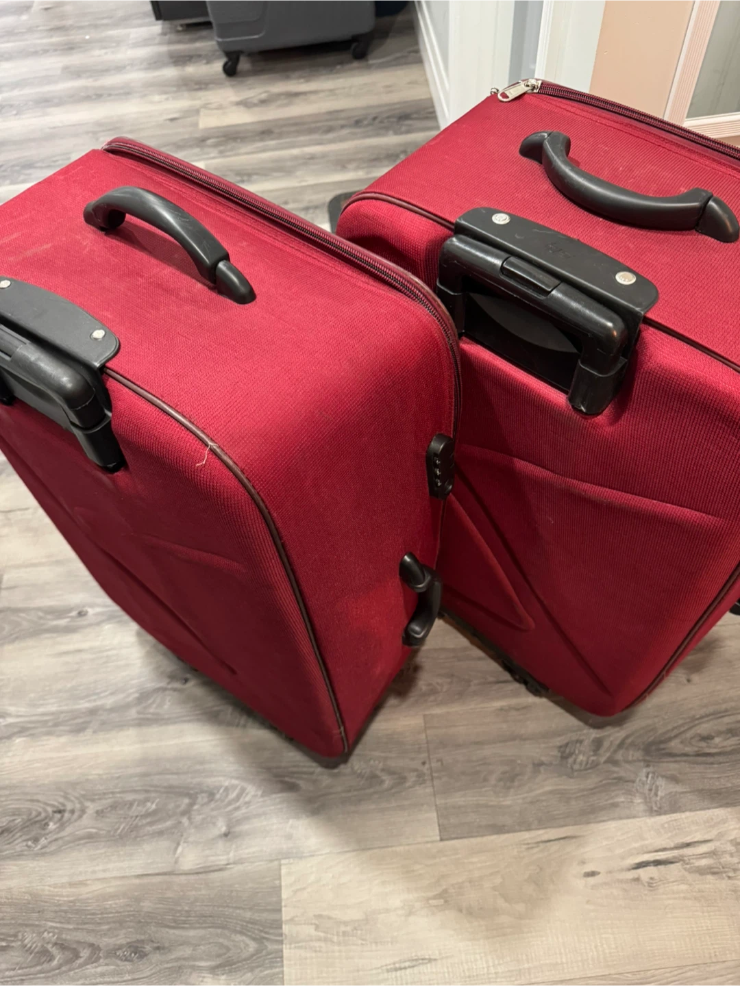 High Lite Red Suitcase Luggage Set - photo 4