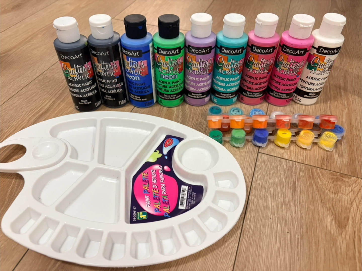 Acrylic paints with canvas - photo 2