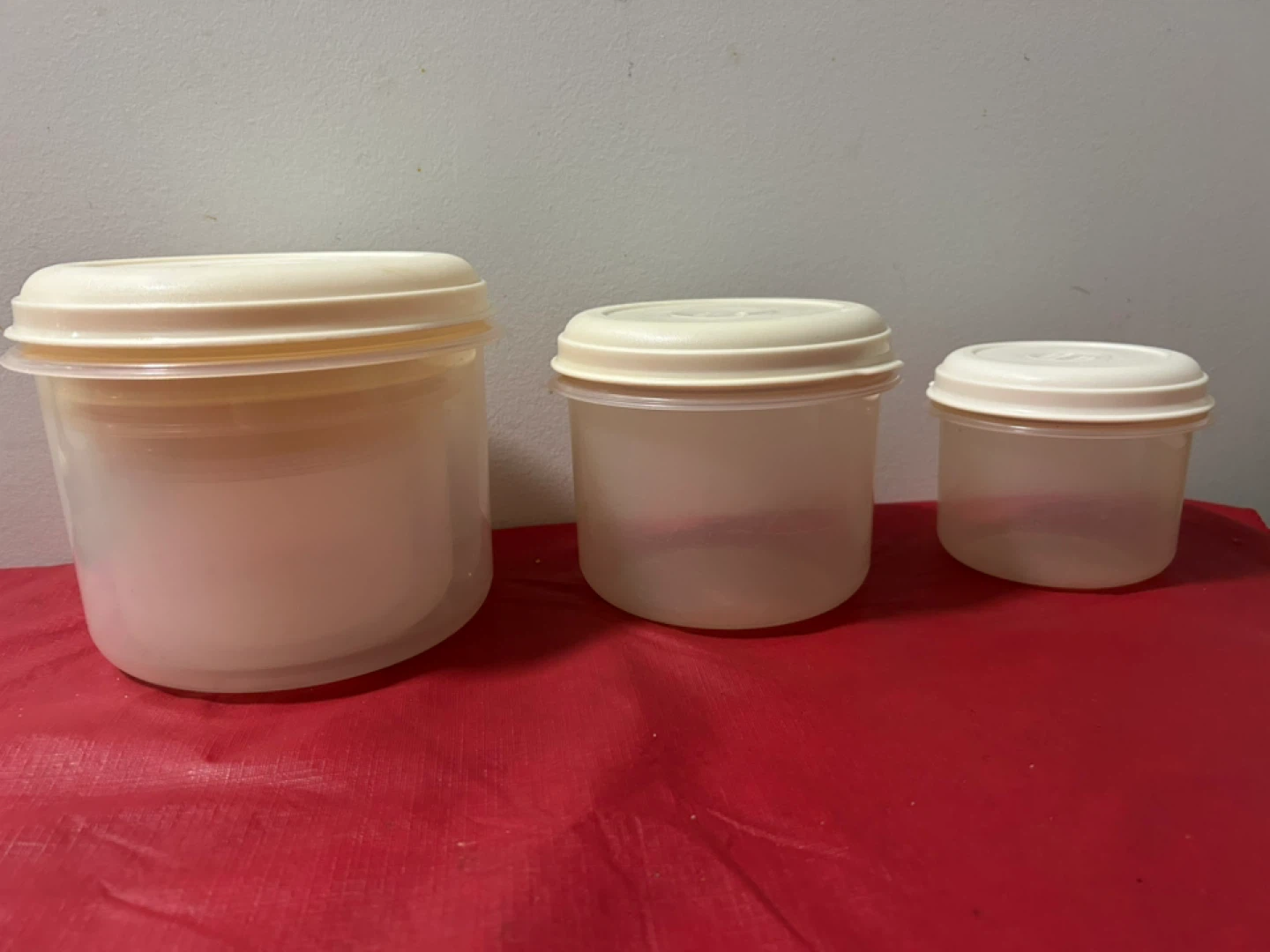 3 Rubbermaid Serve ‘n Saver Plastic Container Sets - photo 2