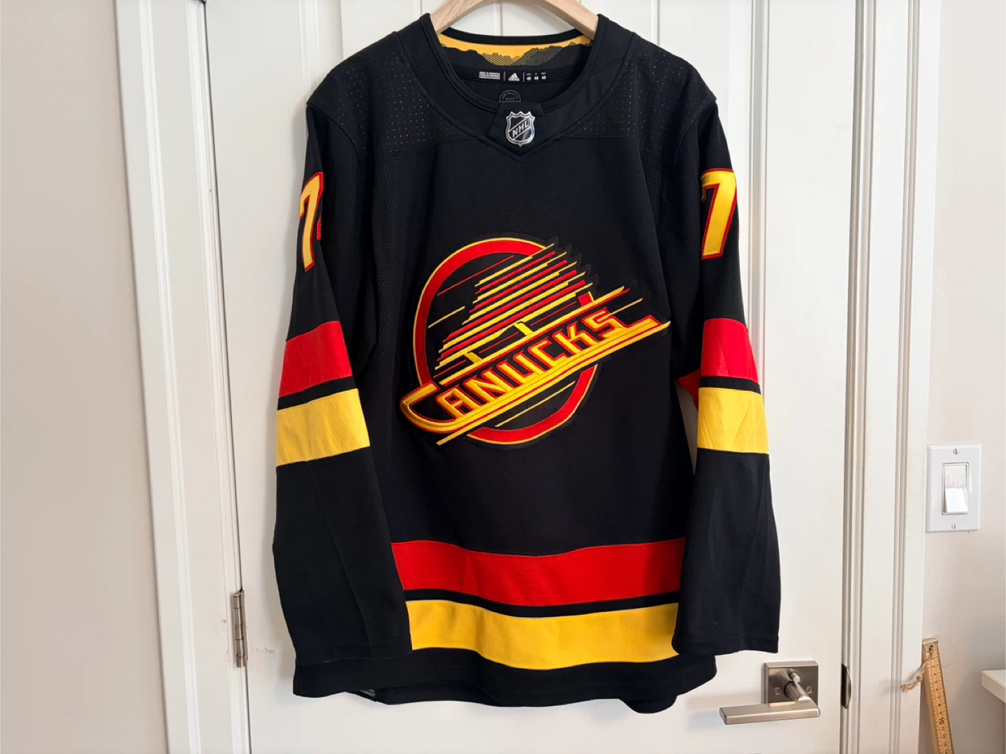 Authentic Adidas Vancouver Canucks Ethan Bear Skate Jersey 46 - photo 4