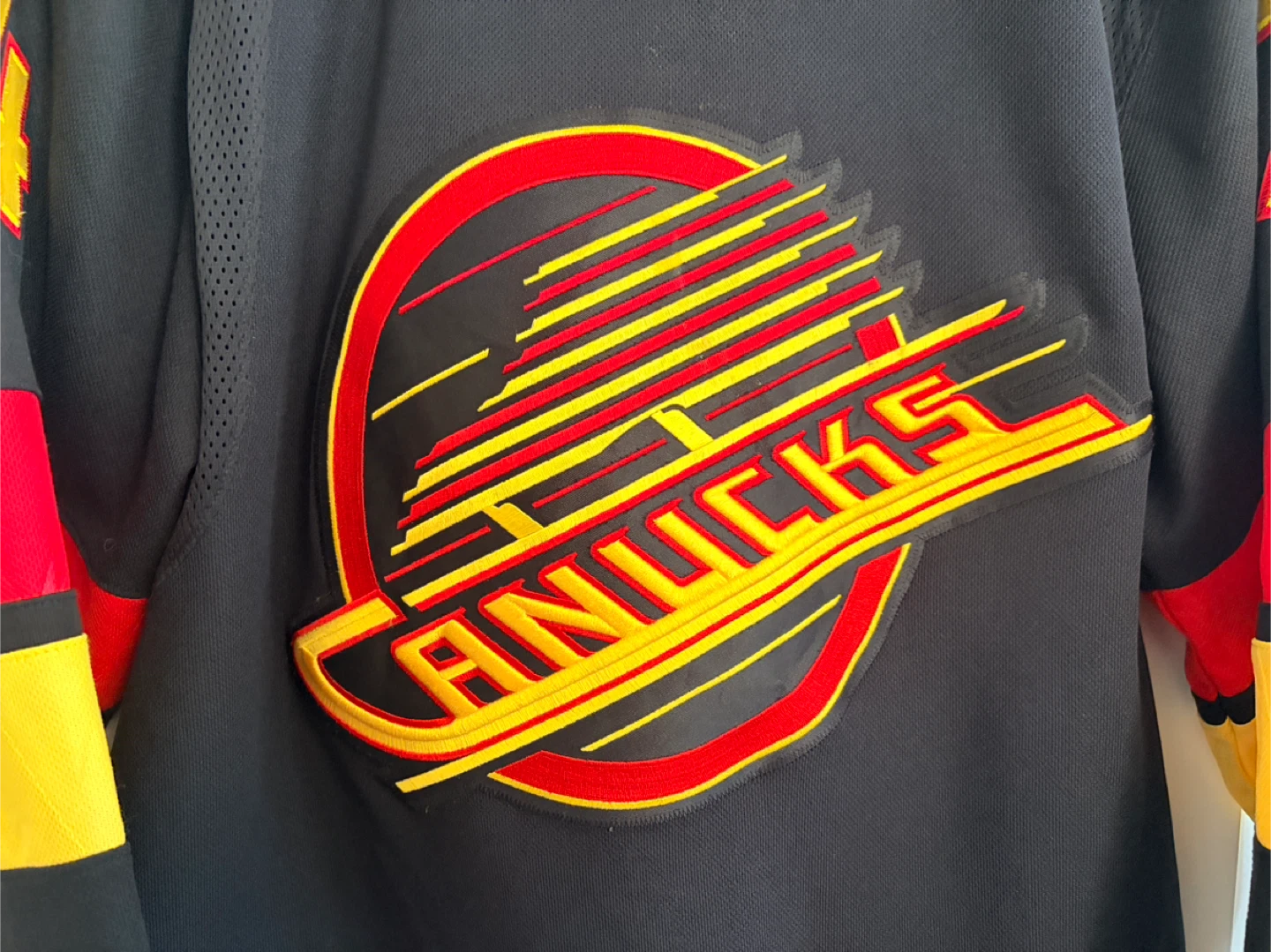 Authentic Adidas Vancouver Canucks Ethan Bear Skate Jersey 46 - photo 5