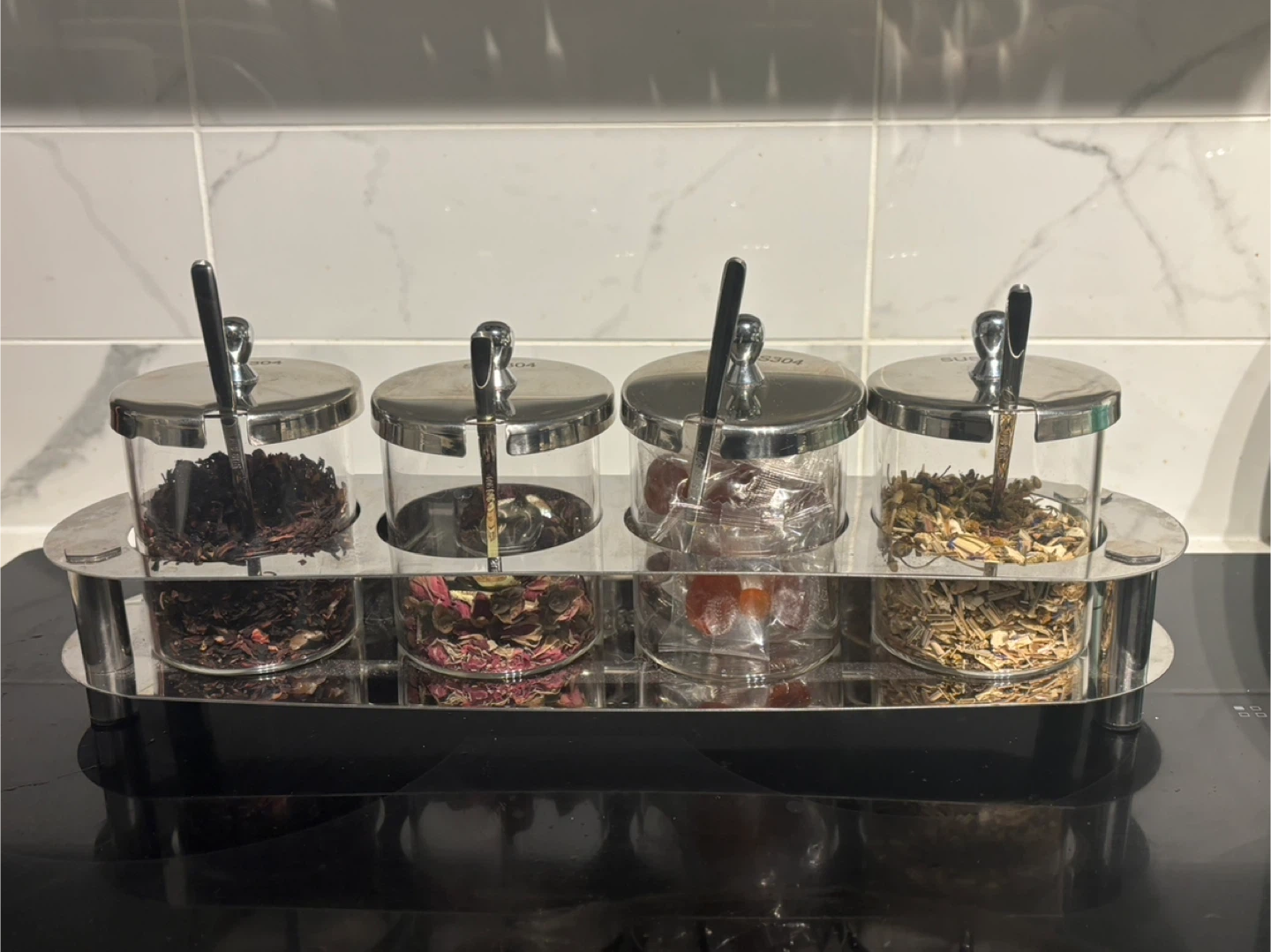 Set of 4 Spice Jars with Stand