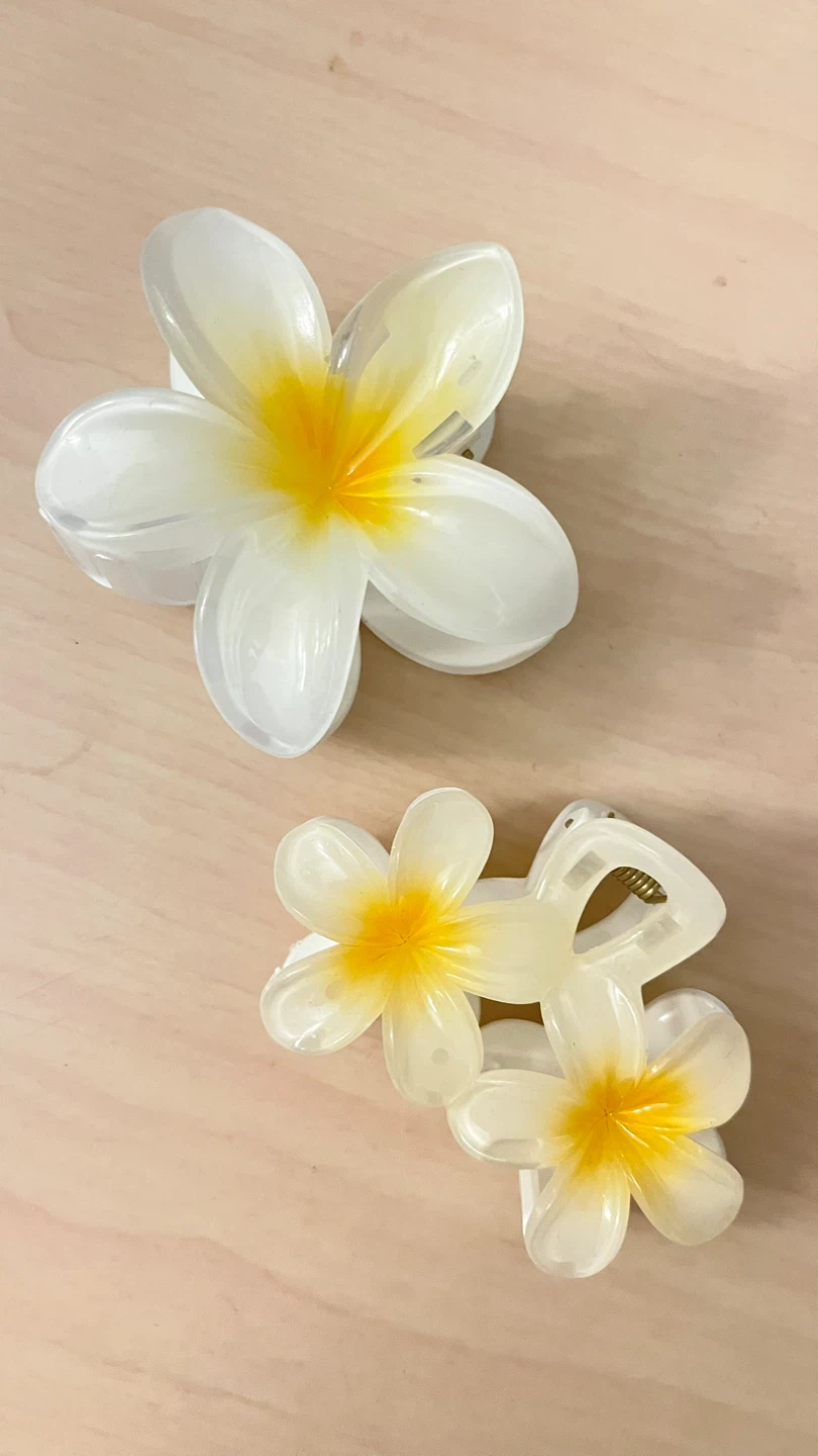 2 White Flower Hair Claw Clips