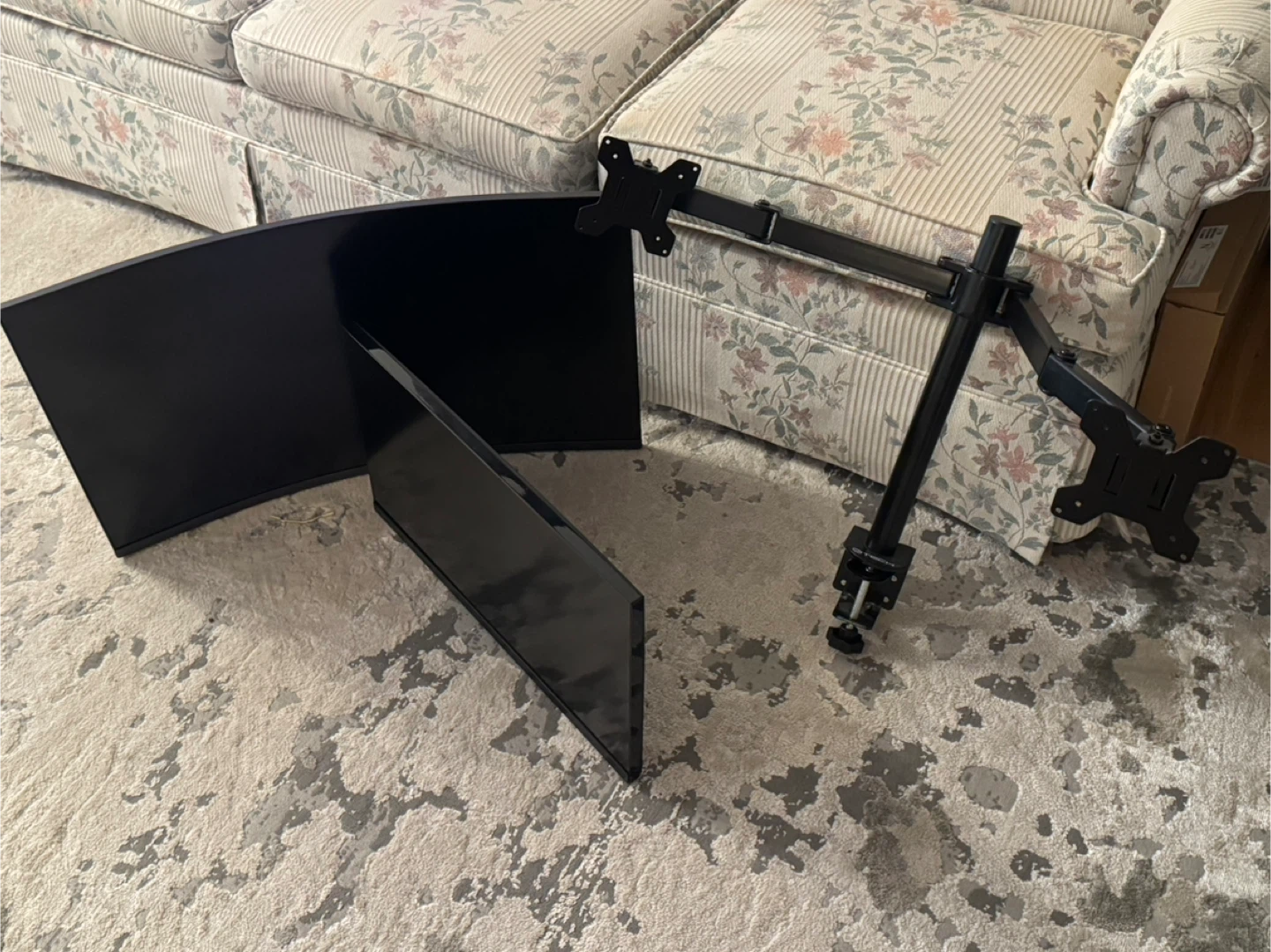 LG 32GS60QC-B & 24GQ50F-B Monitors with Dual Monitor Mount