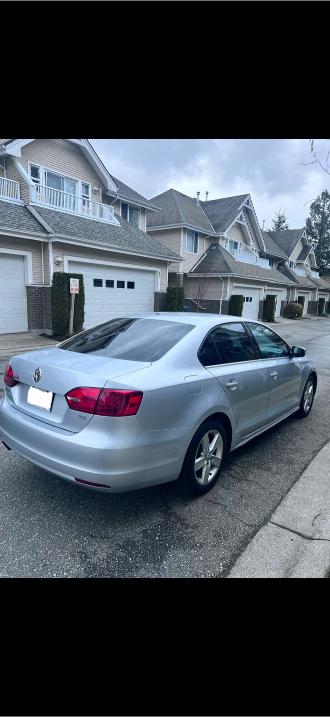 Silver Volkswagen Jetta Sedan - photo 4